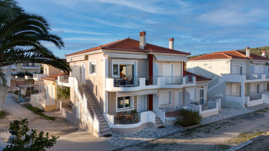 Deluxe Seaside House for 10